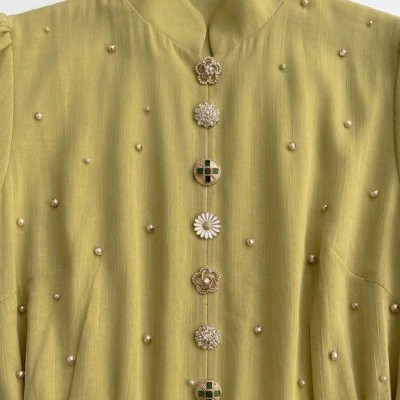 Robe longue femme voilée ornée de cristaux élégants