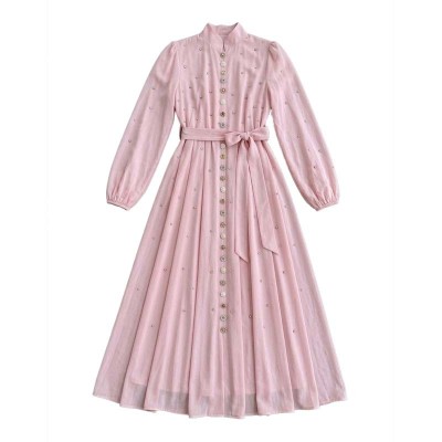 Robe longue femme voilée ornée de cristaux élégants