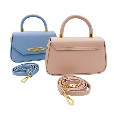 Sac à main noir structuré chic à fermoir doré luxe