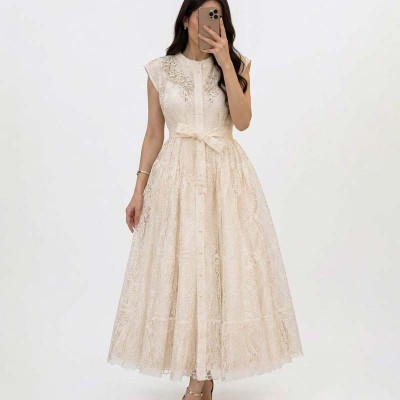 Robe dentelle Azaka longue avec perles et broderies chic