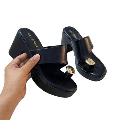 Mules à talon GLA SHOES avec détail doré et design moderne