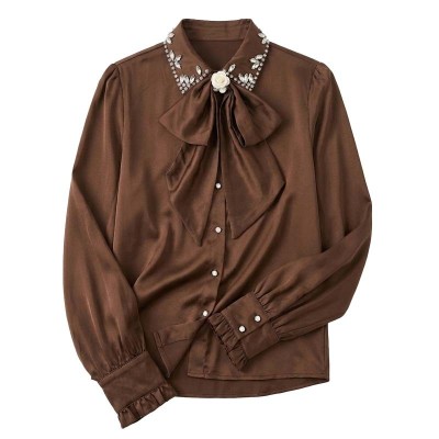 Chemise satin marron femme à perles, col classique élégant