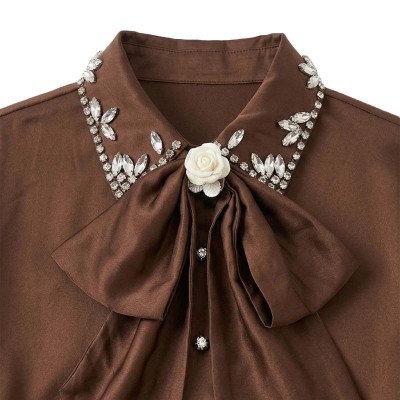 Chemise satin marron femme à perles, col classique élégant