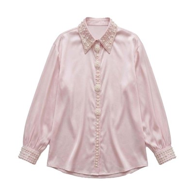Chemise satin rose pastel à perles blanches, col classique élégant