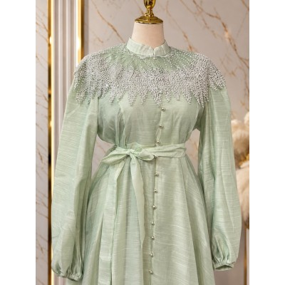 Robe longue femme élégante avec dentelle et ceinture à nouer chic