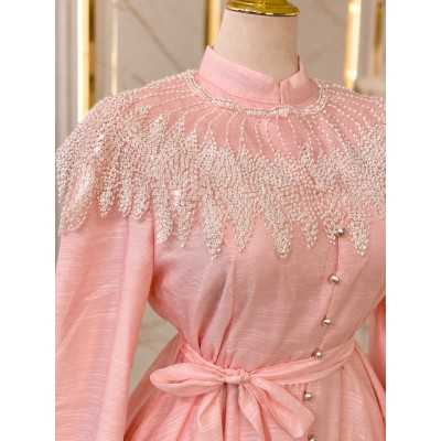 Robe longue femme élégante avec dentelle et ceinture à nouer chic