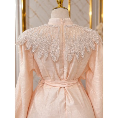 Robe longue femme élégante avec dentelle et ceinture à nouer chic