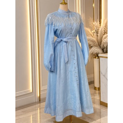 Robe longue femme élégante avec dentelle et ceinture à nouer chic