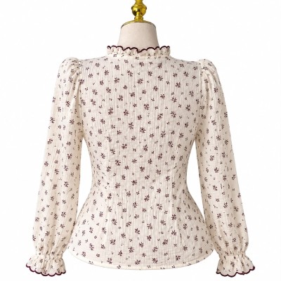 Chemise femme fleurie à manches longues et col volanté élégant