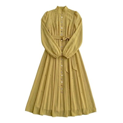 Robe longue femme voilée ornée de cristaux élégants